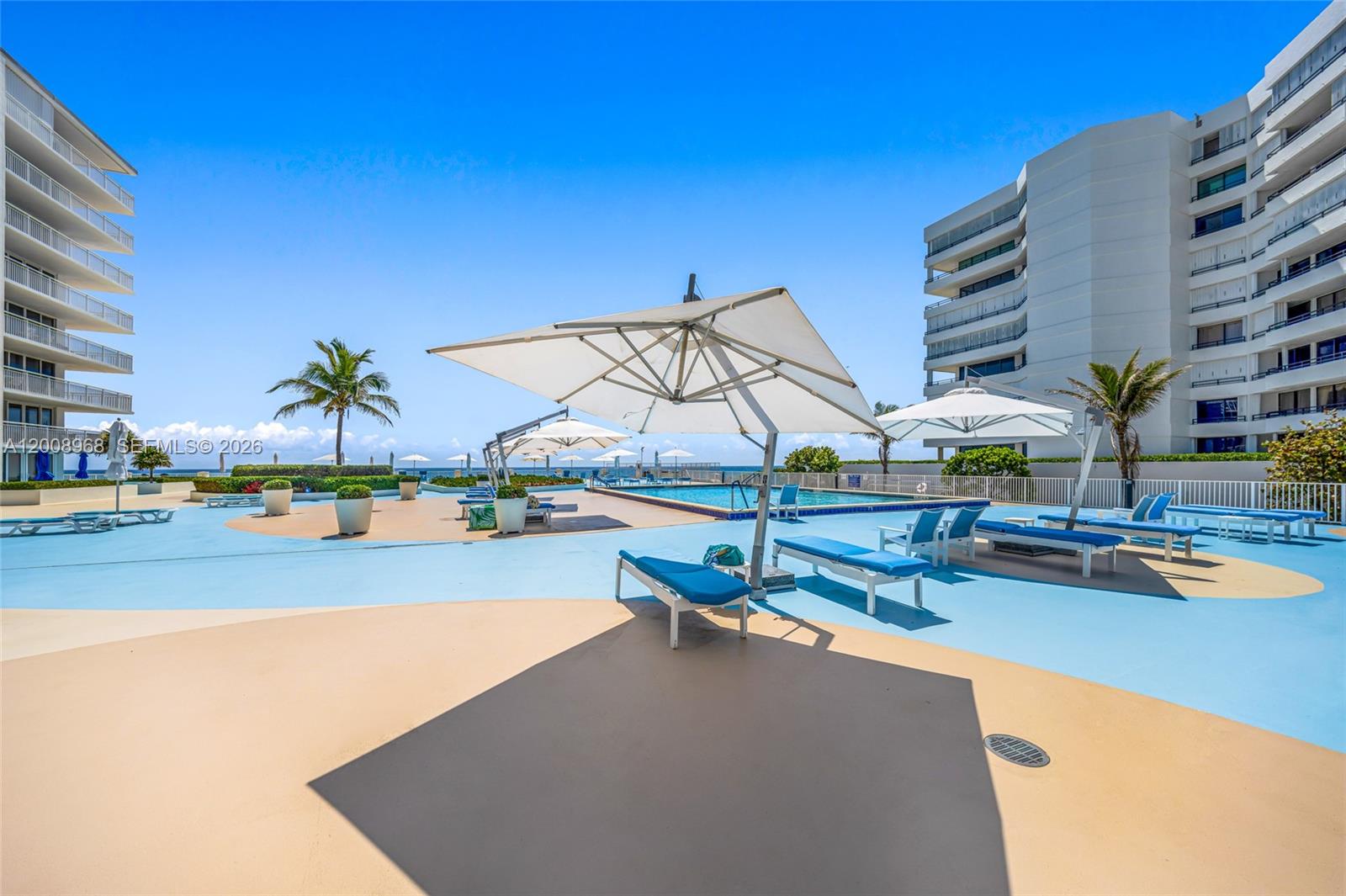 BARCLAY CONDO - Residential