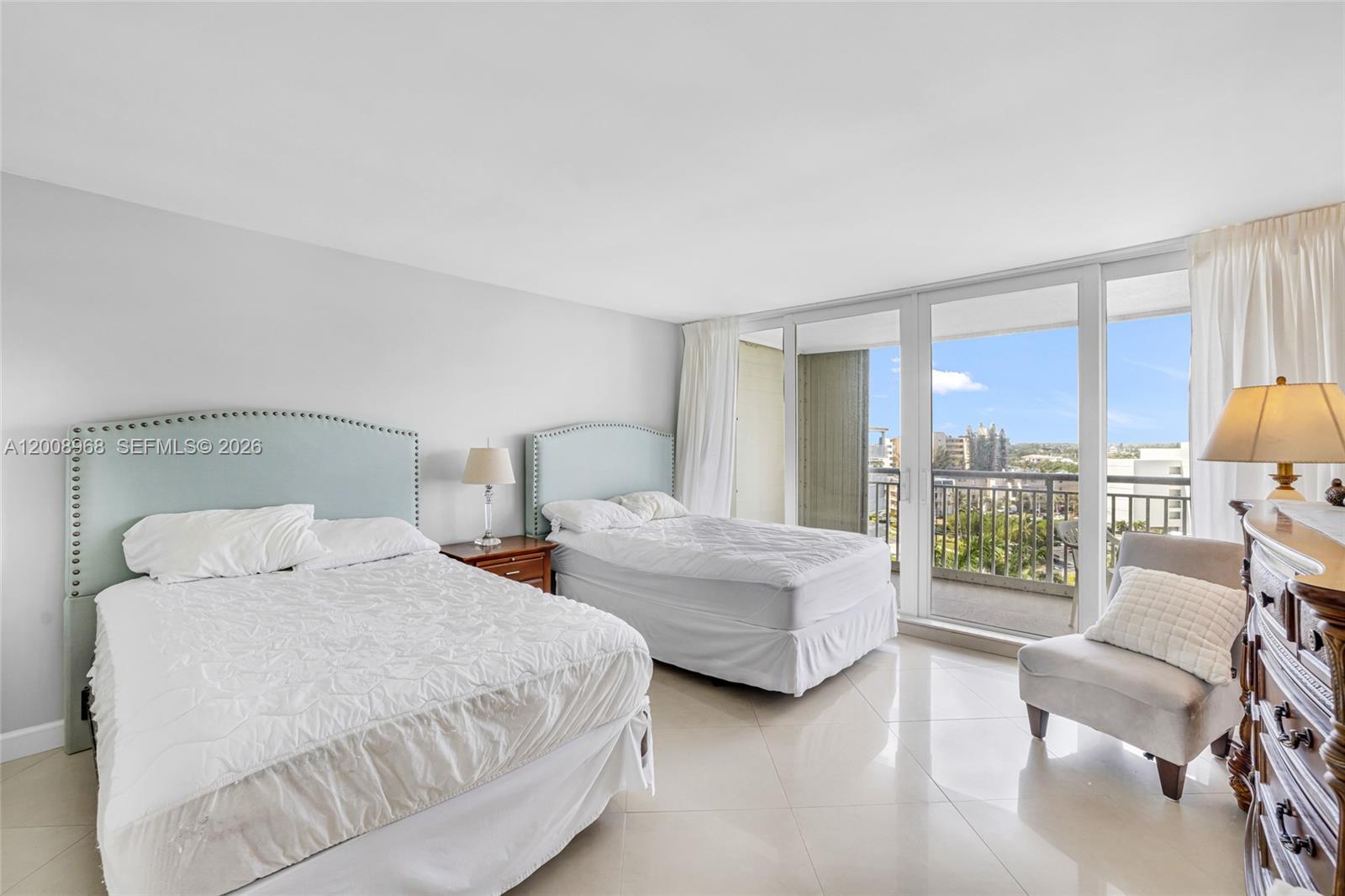 BARCLAY CONDO - Residential