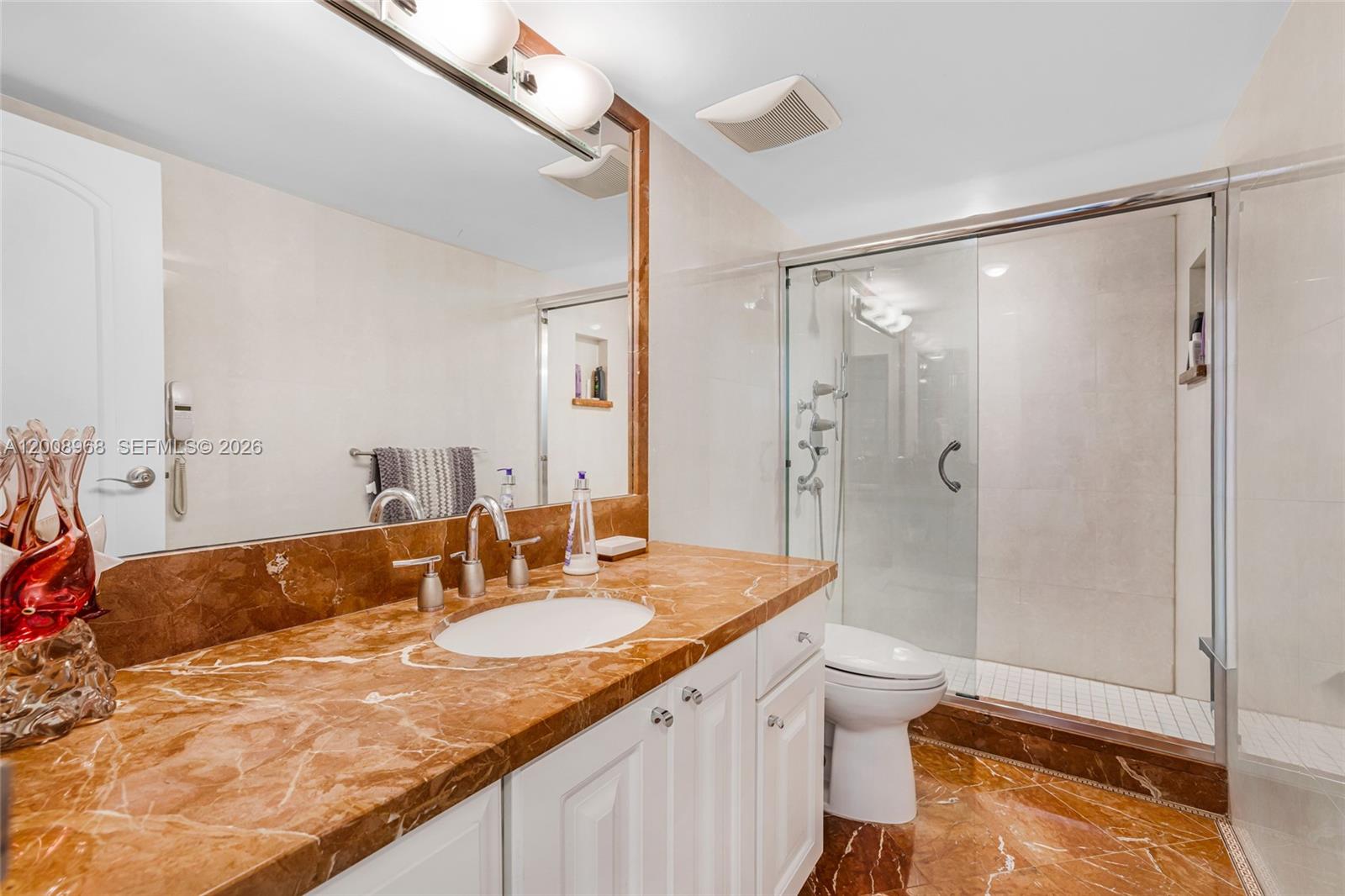BARCLAY CONDO - Residential