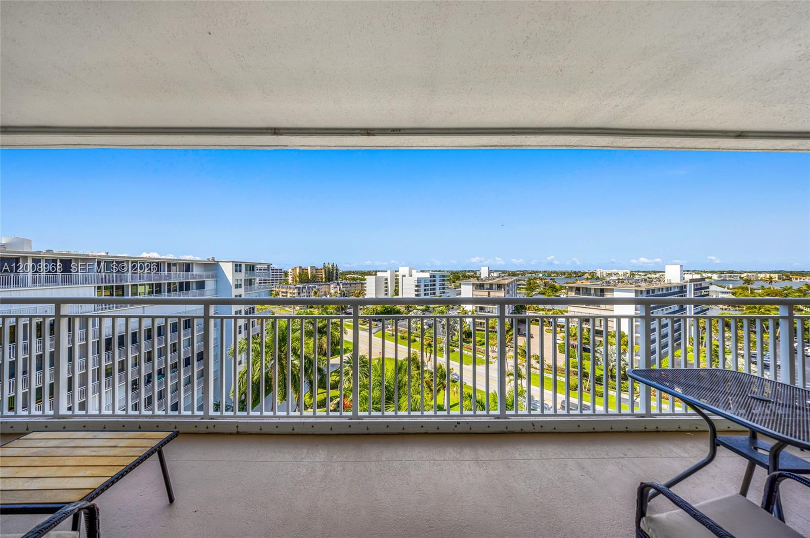 BARCLAY CONDO - Residential
