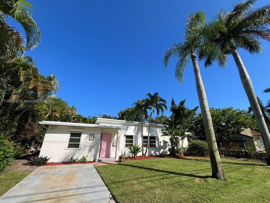 Freshly Painted and renovated 3 Bed/2 Bath Single Family Home in Old Northwood.  Classic Florida Home with all its charm.  Large private back yard for entertaining.  Oversized patio. Open Floorplan with updated kitchen and baths. Full size laundry room and plenty of storage.  Large Master Bedroom and bath.  Split bedroom plan with 2 oversized bedroom and closets.  French doors off kitchen and breakfast area.