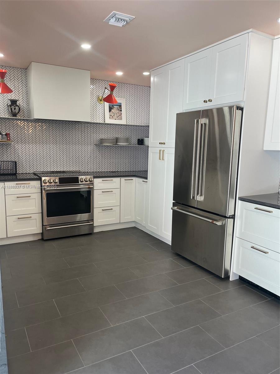 GALE LAKE WORTH 1 REAMNDE - Residential Lease