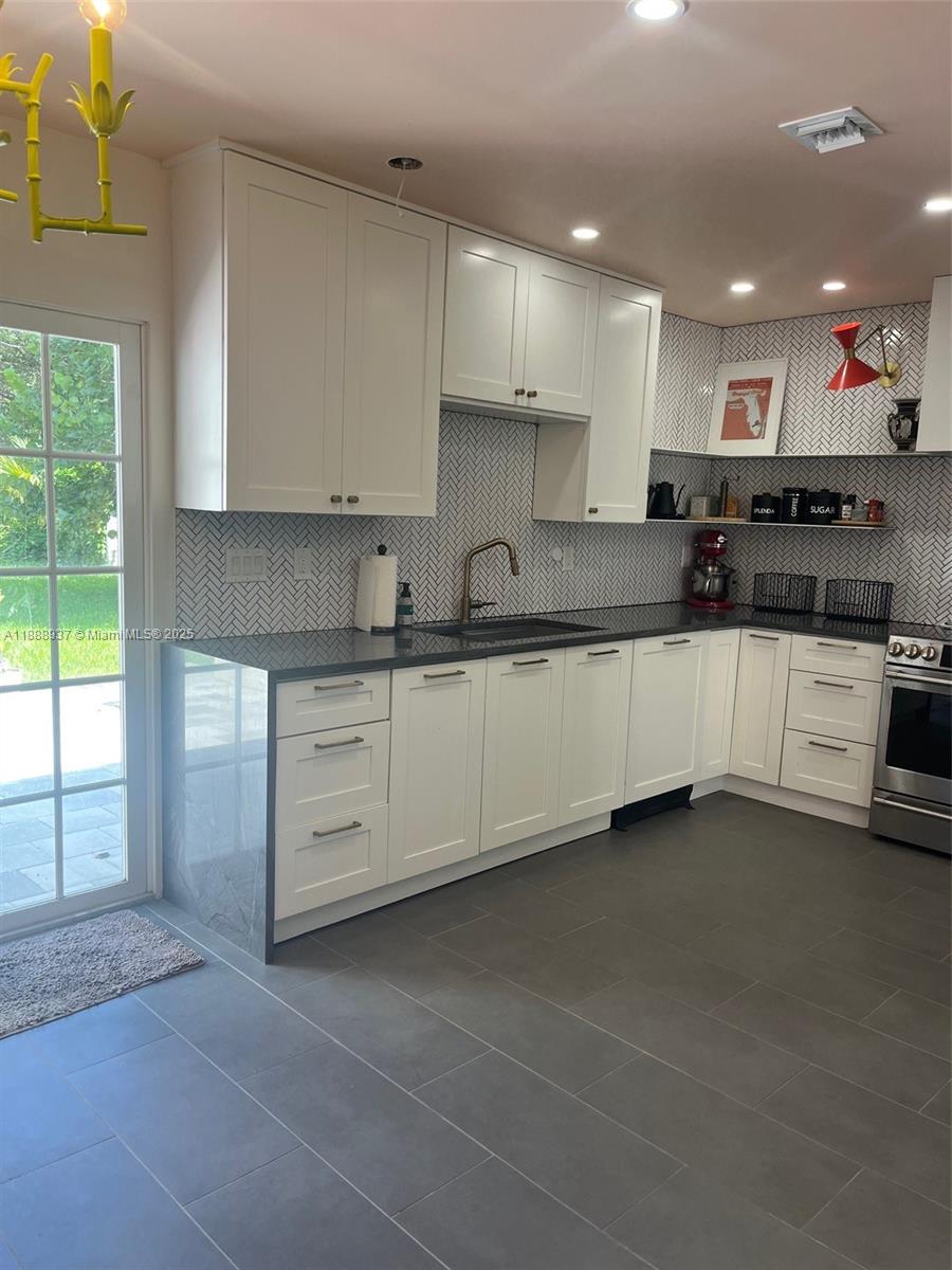 GALE LAKE WORTH 1 REAMNDE - Residential Lease