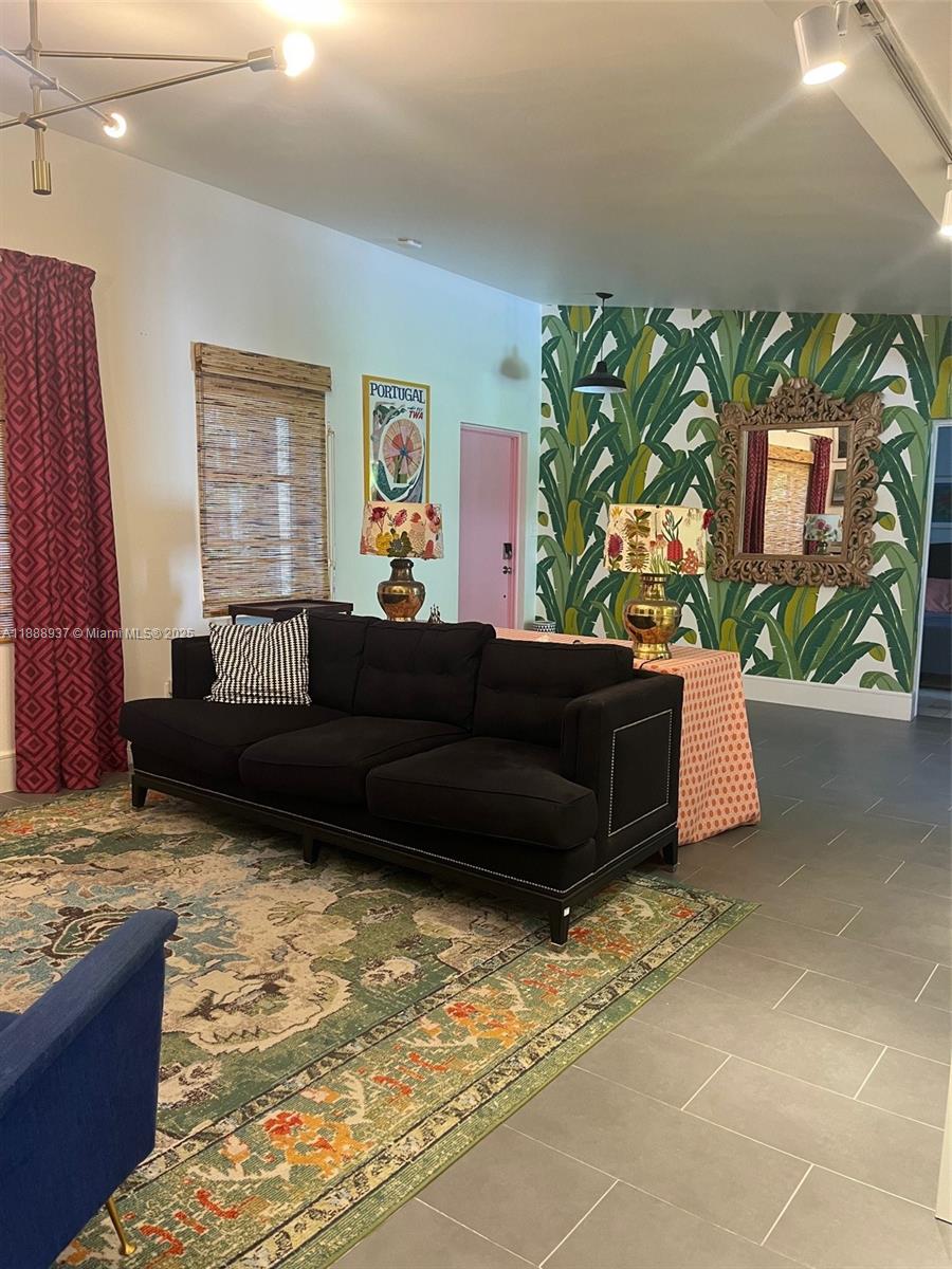 GALE LAKE WORTH 1 REAMNDE - Residential Lease