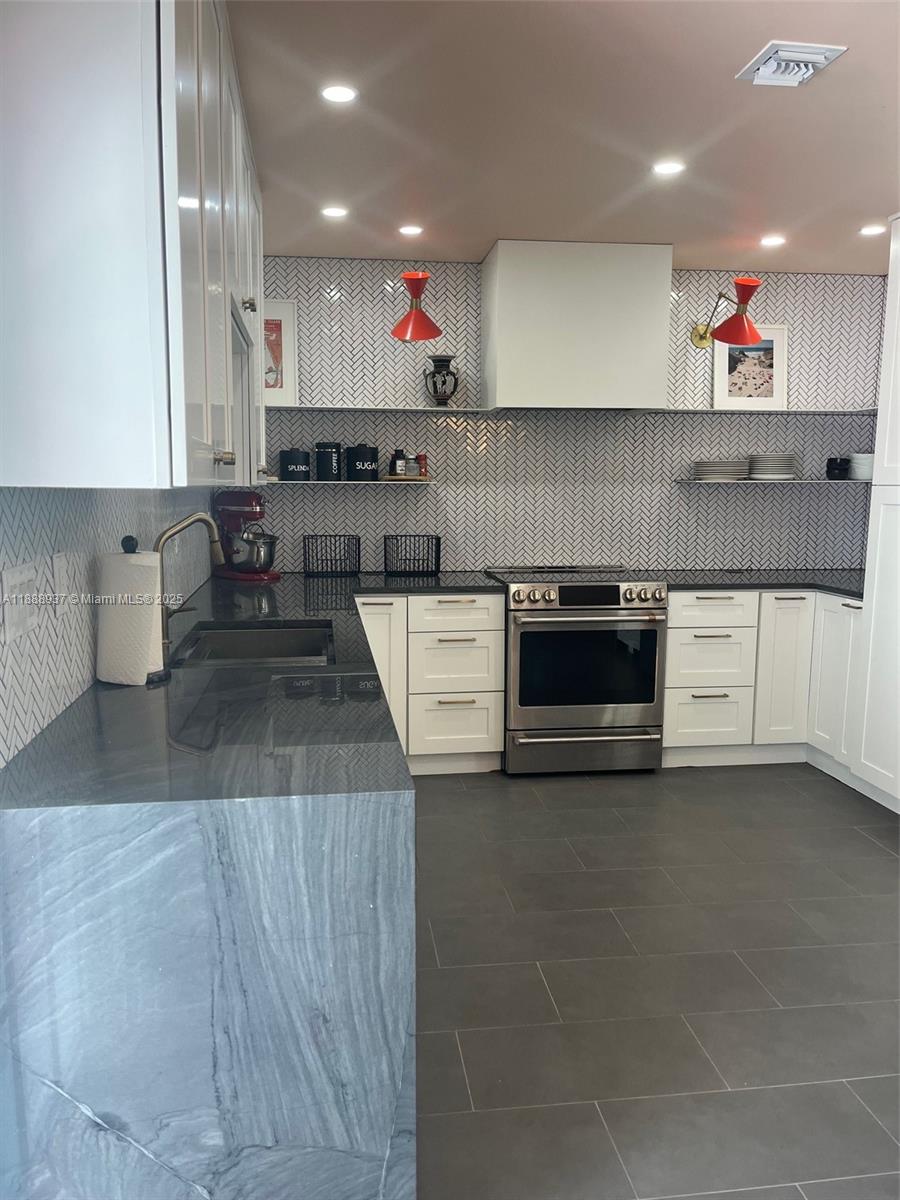 GALE LAKE WORTH 1 REAMNDE - Residential Lease