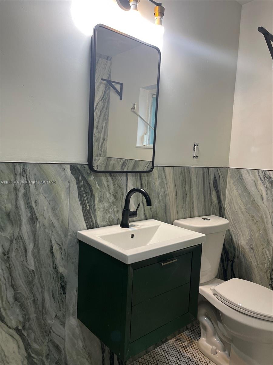 GALE LAKE WORTH 1 REAMNDE - Residential Lease
