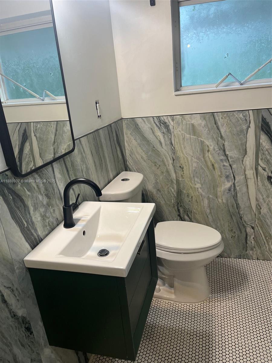 GALE LAKE WORTH 1 REAMNDE - Residential Lease