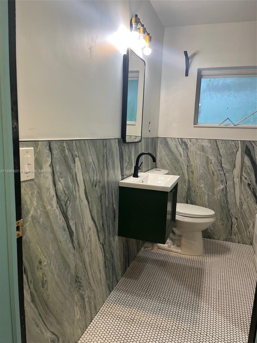 GALE LAKE WORTH 1 REAMNDE - Residential Lease