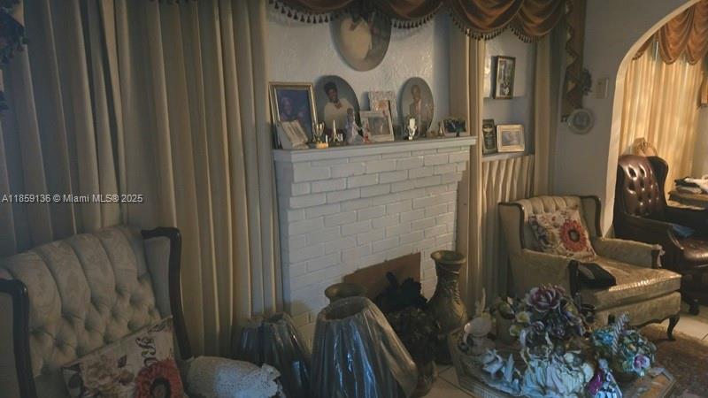 17TH AVE MANOR - Residential