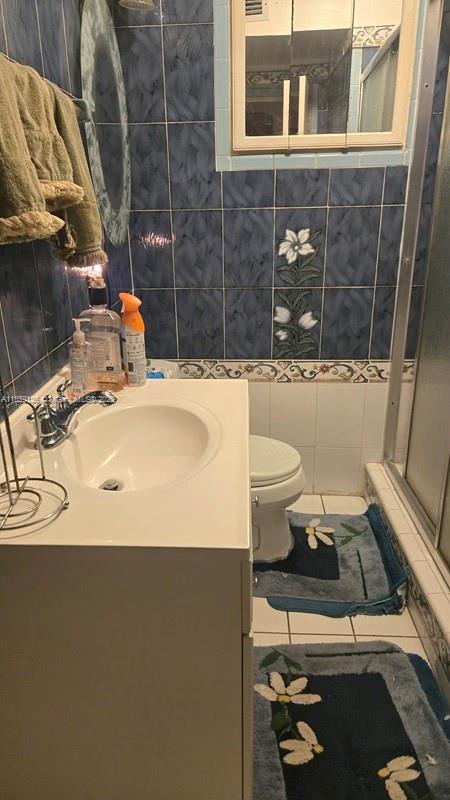 17TH AVE MANOR - Residential