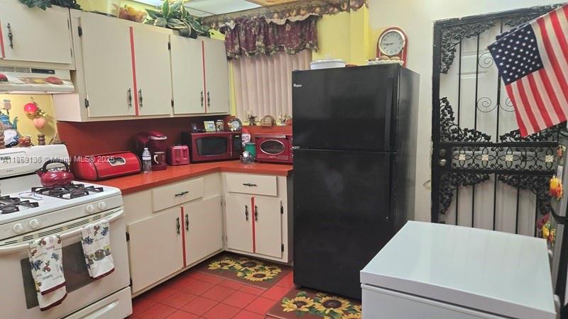 17TH AVE MANOR - Residential