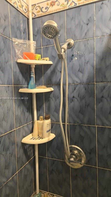 17TH AVE MANOR - Residential