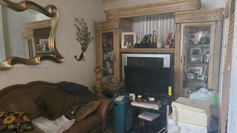 17TH AVE MANOR - Residential