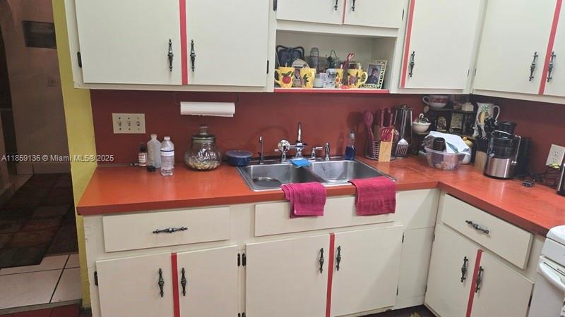 17TH AVE MANOR - Residential