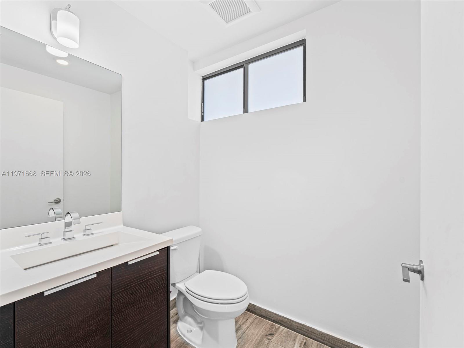 L'UCCELLO CONDO - Residential Lease