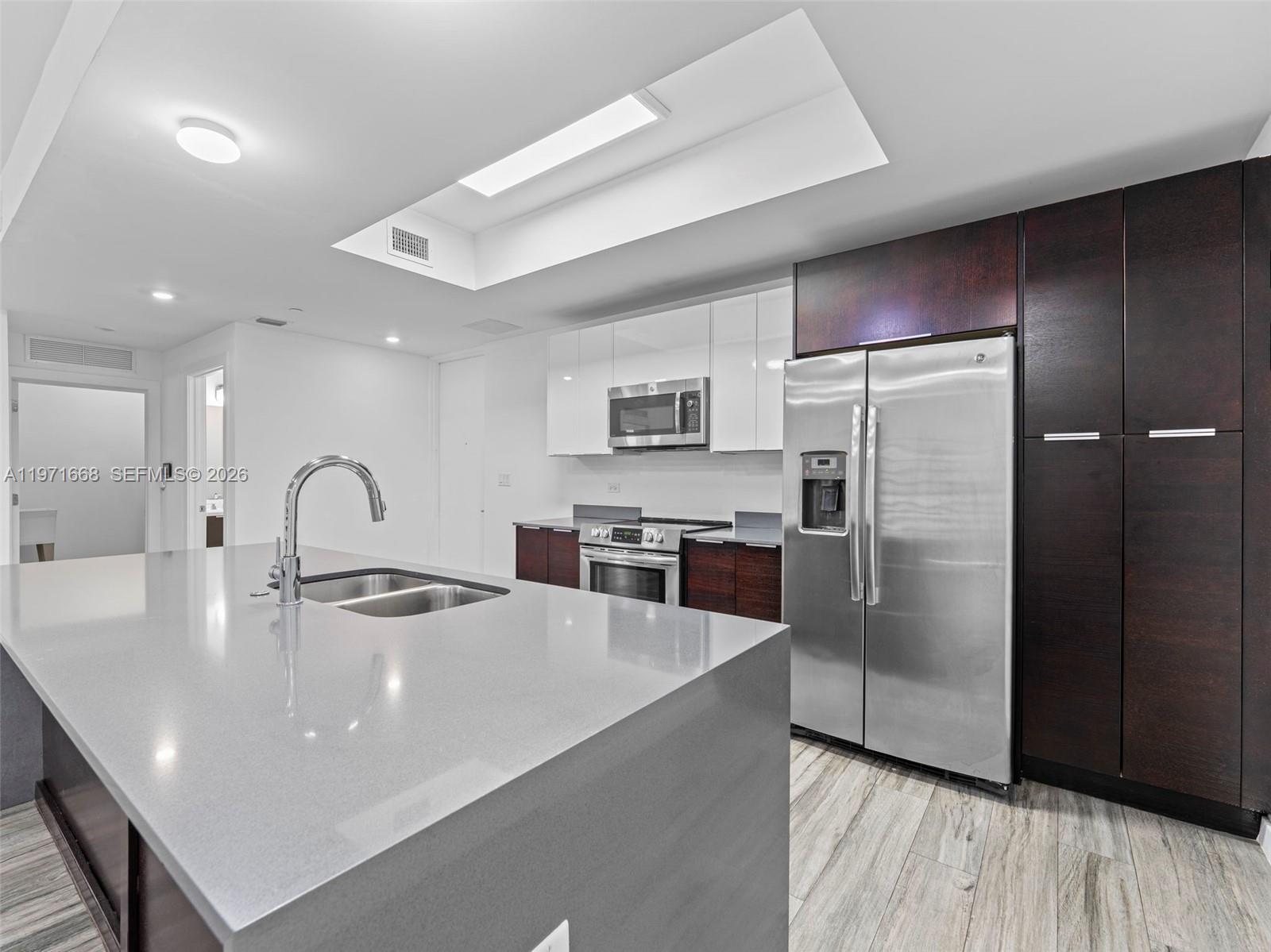 L'UCCELLO CONDO - Residential Lease