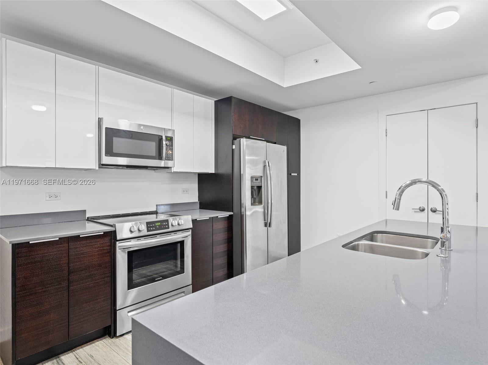 L'UCCELLO CONDO - Residential Lease