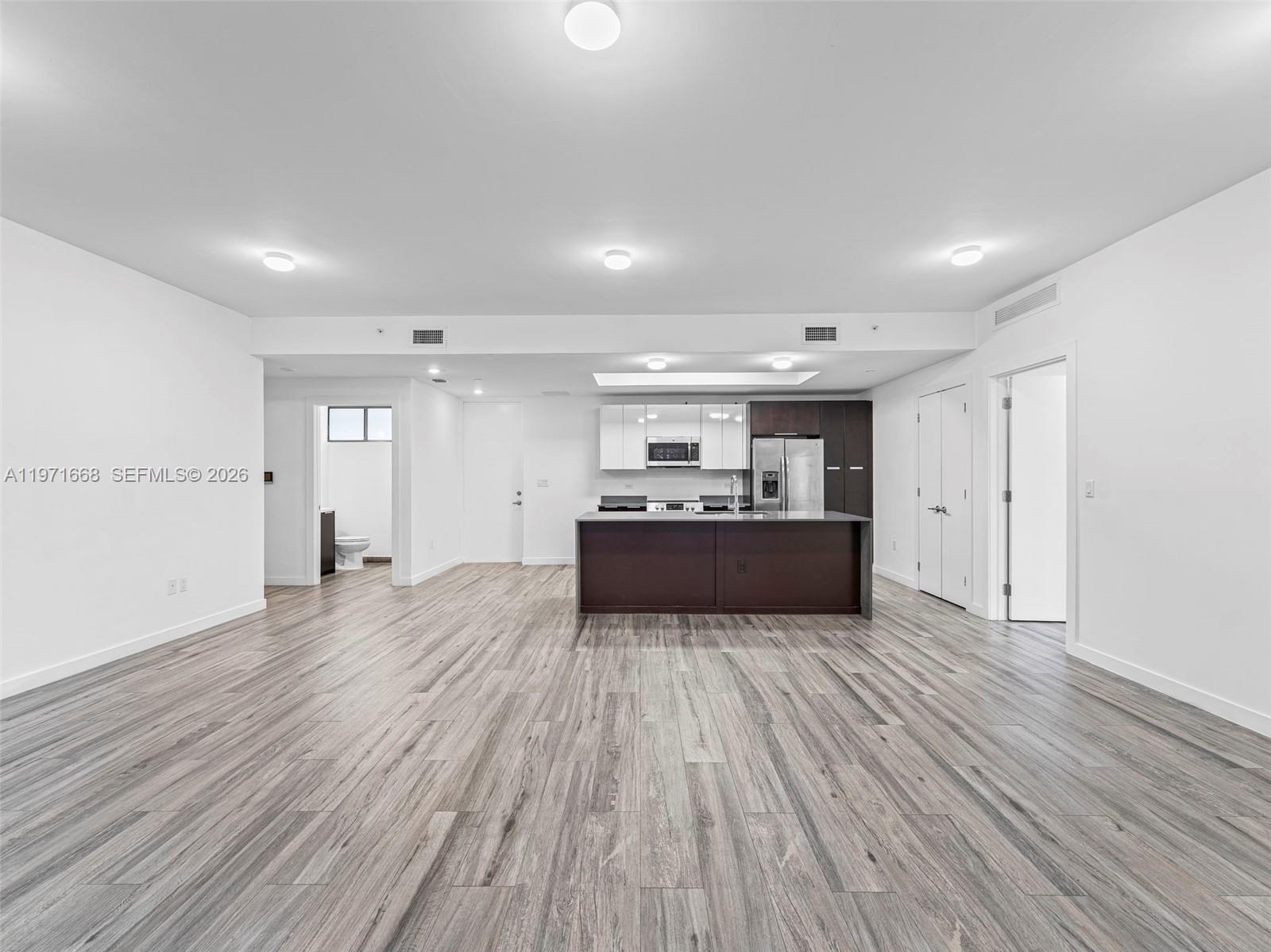 L'UCCELLO CONDO - Residential Lease