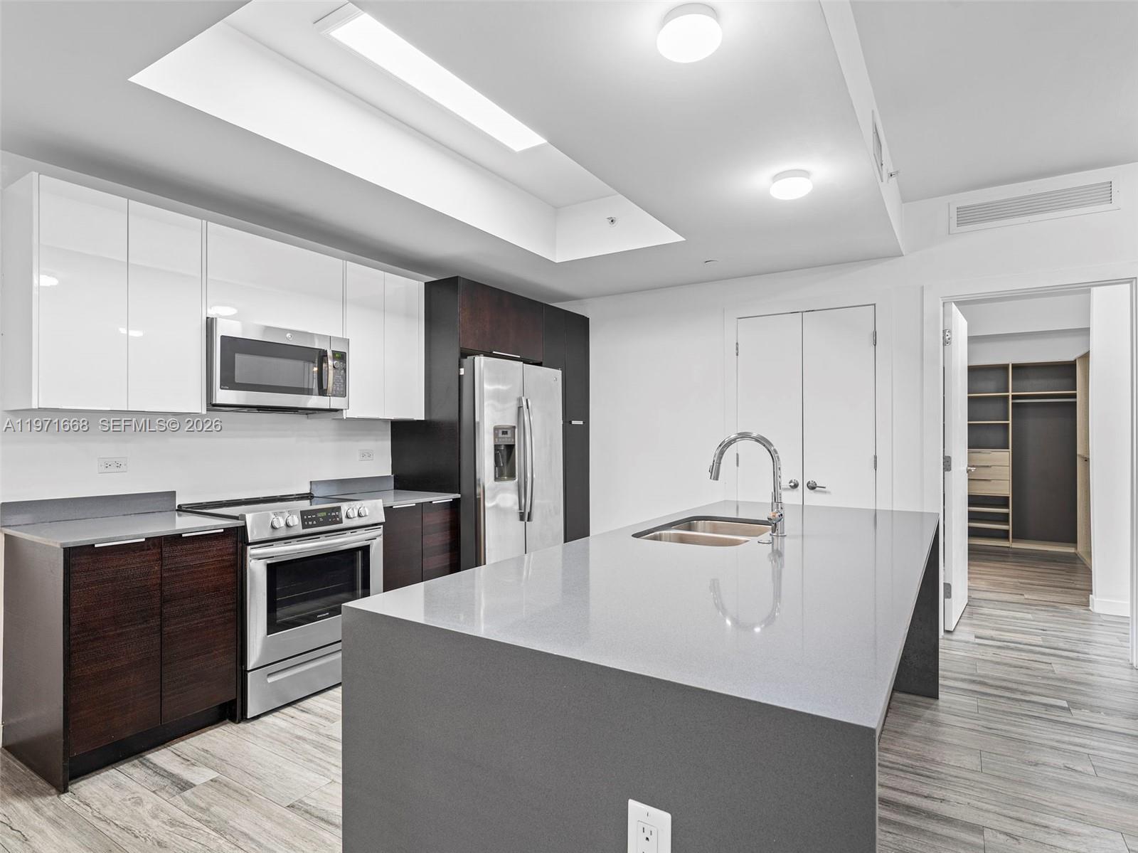 L'UCCELLO CONDO - Residential Lease