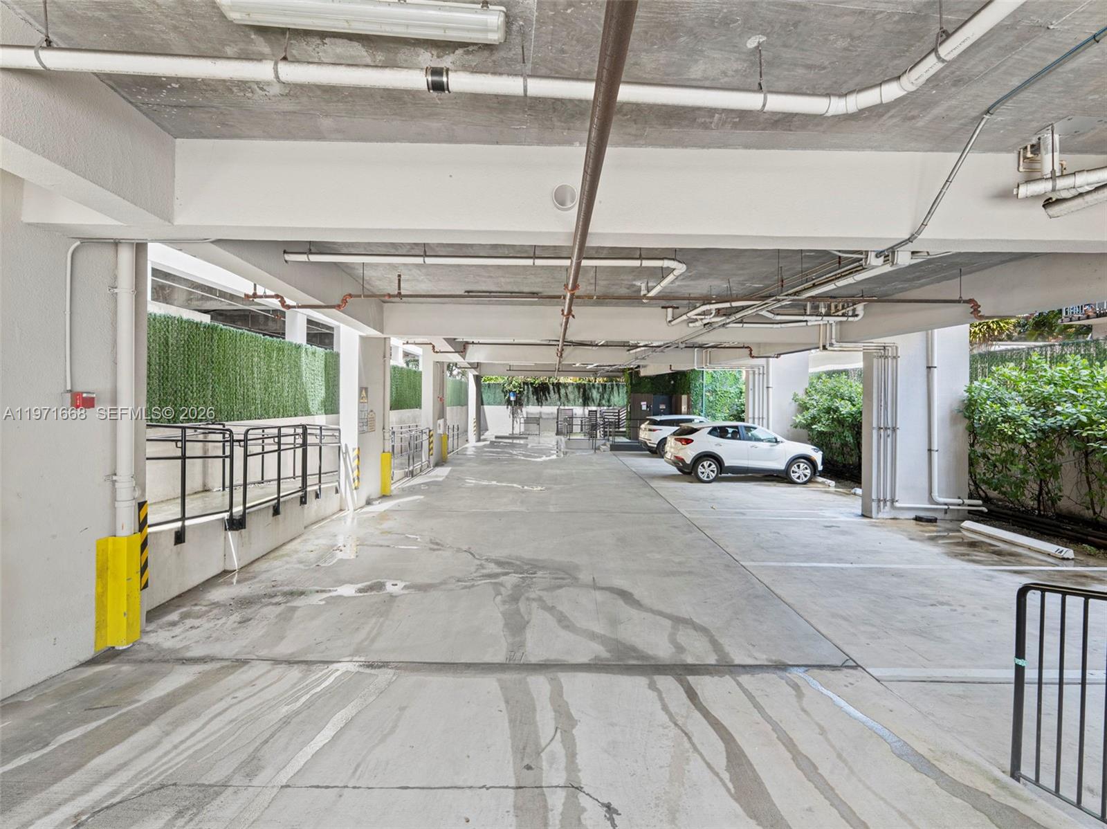 L'UCCELLO CONDO - Residential Lease