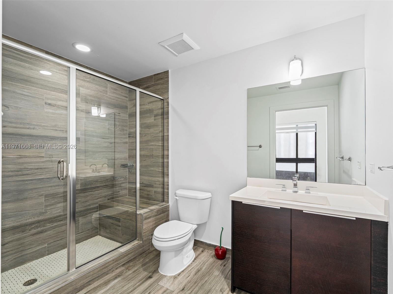 L'UCCELLO CONDO - Residential Lease