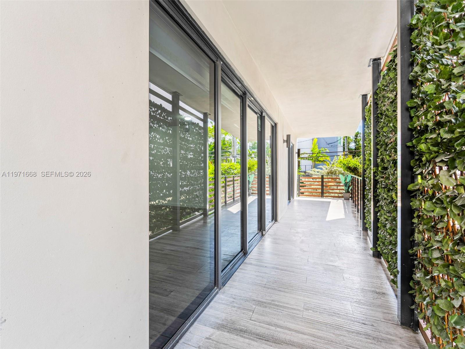 L'UCCELLO CONDO - Residential Lease