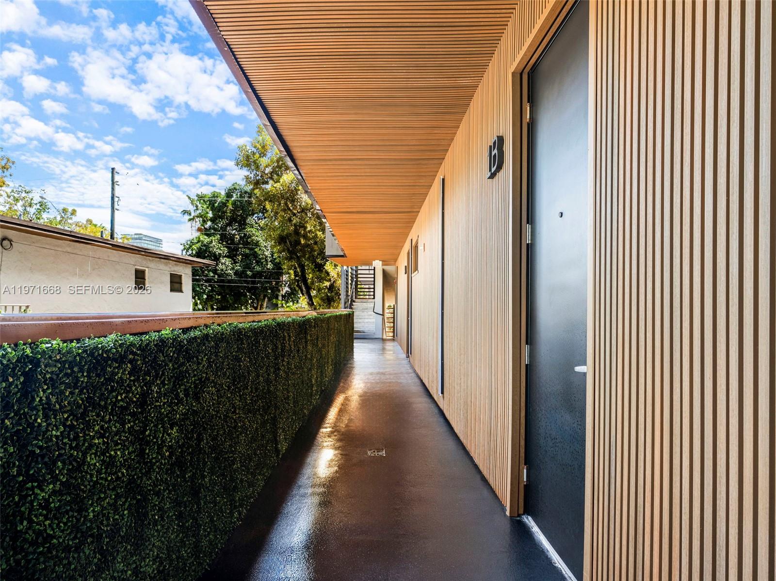 L'UCCELLO CONDO - Residential Lease