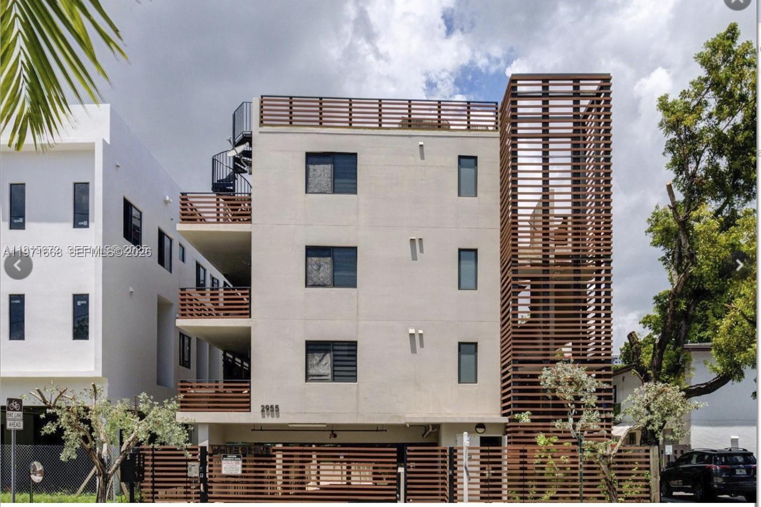 L'UCCELLO CONDO - Residential Lease