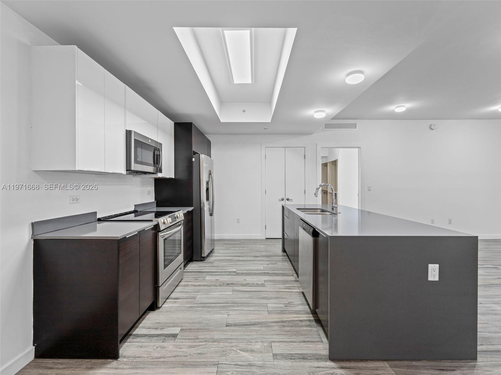 L'UCCELLO CONDO - Residential Lease