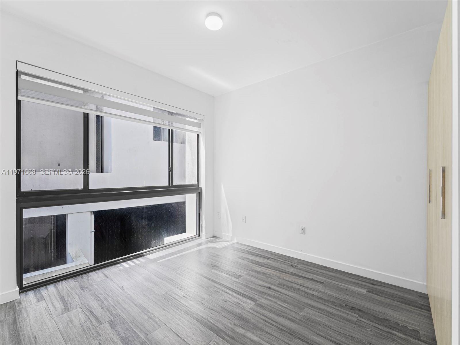 L'UCCELLO CONDO - Residential Lease