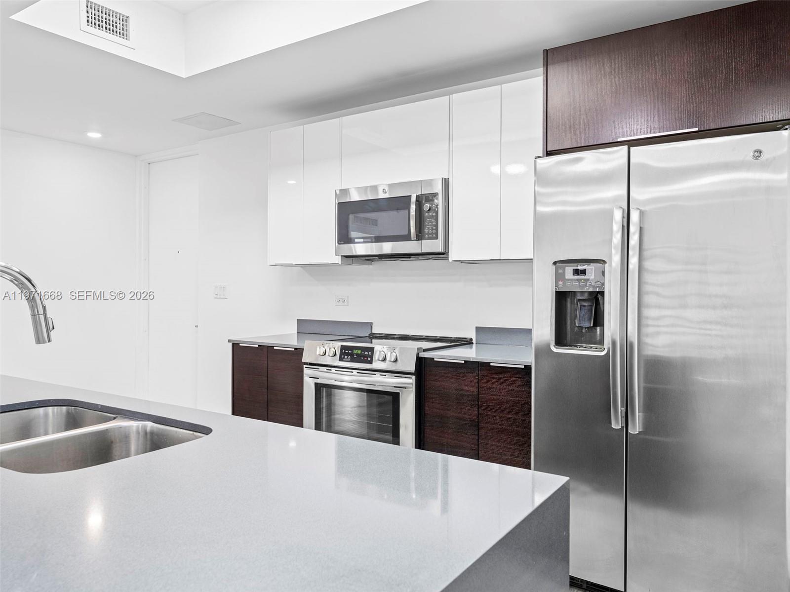 L'UCCELLO CONDO - Residential Lease