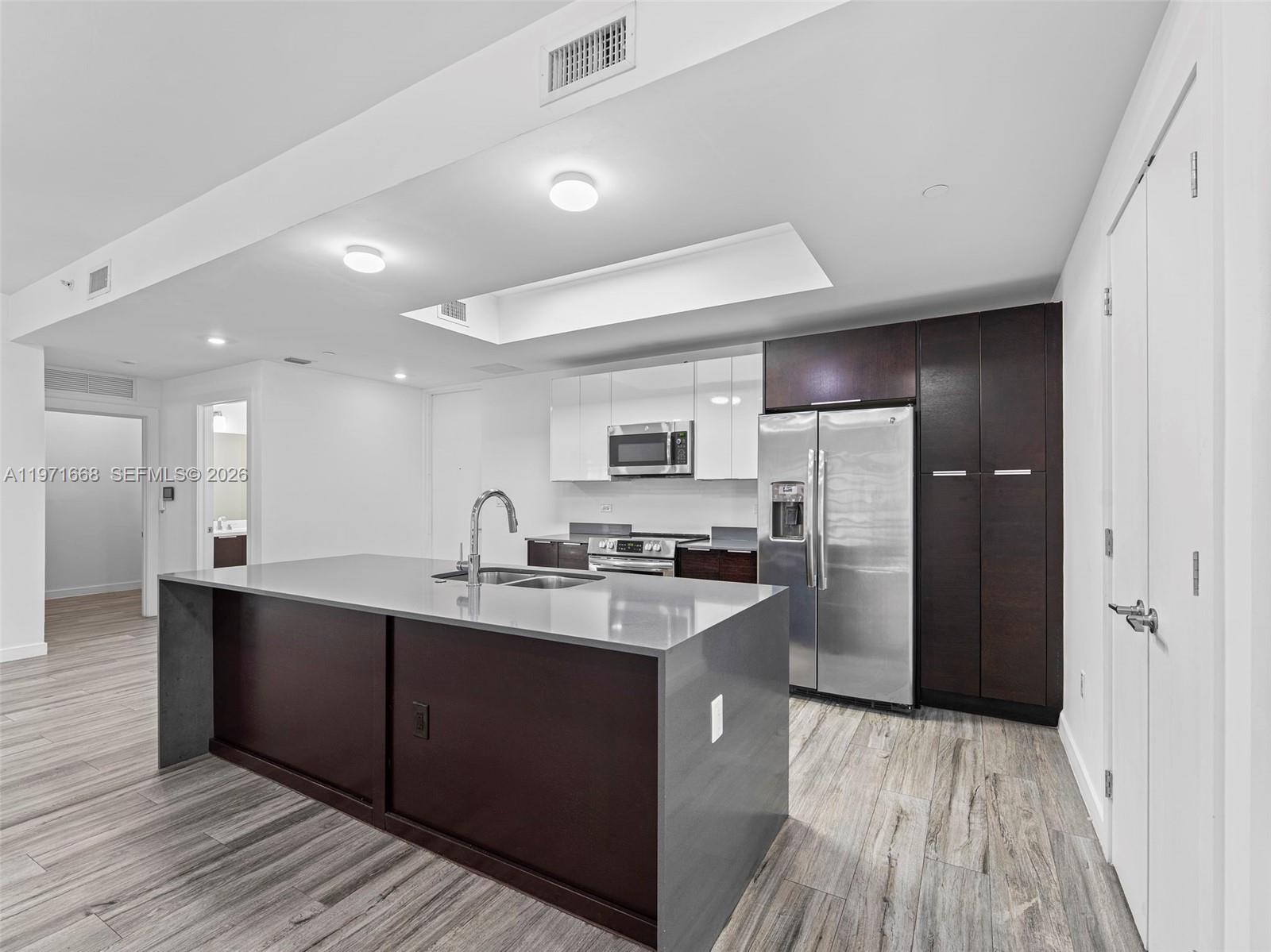 L'UCCELLO CONDO - Residential Lease