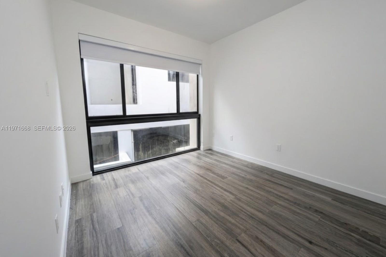 L'UCCELLO CONDO - Residential Lease