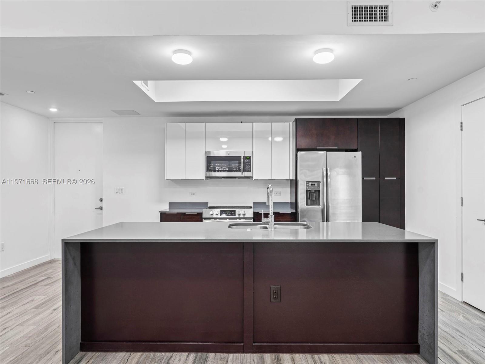 L'UCCELLO CONDO - Residential Lease