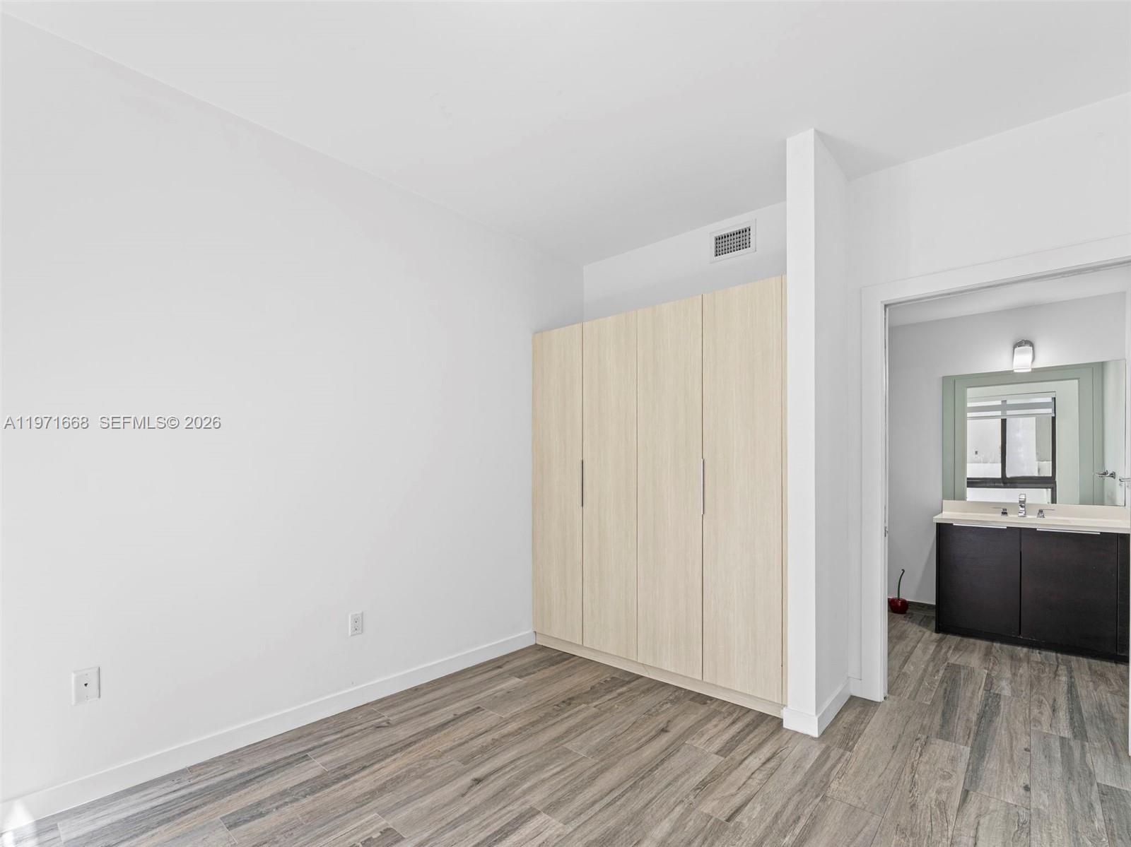 L'UCCELLO CONDO - Residential Lease