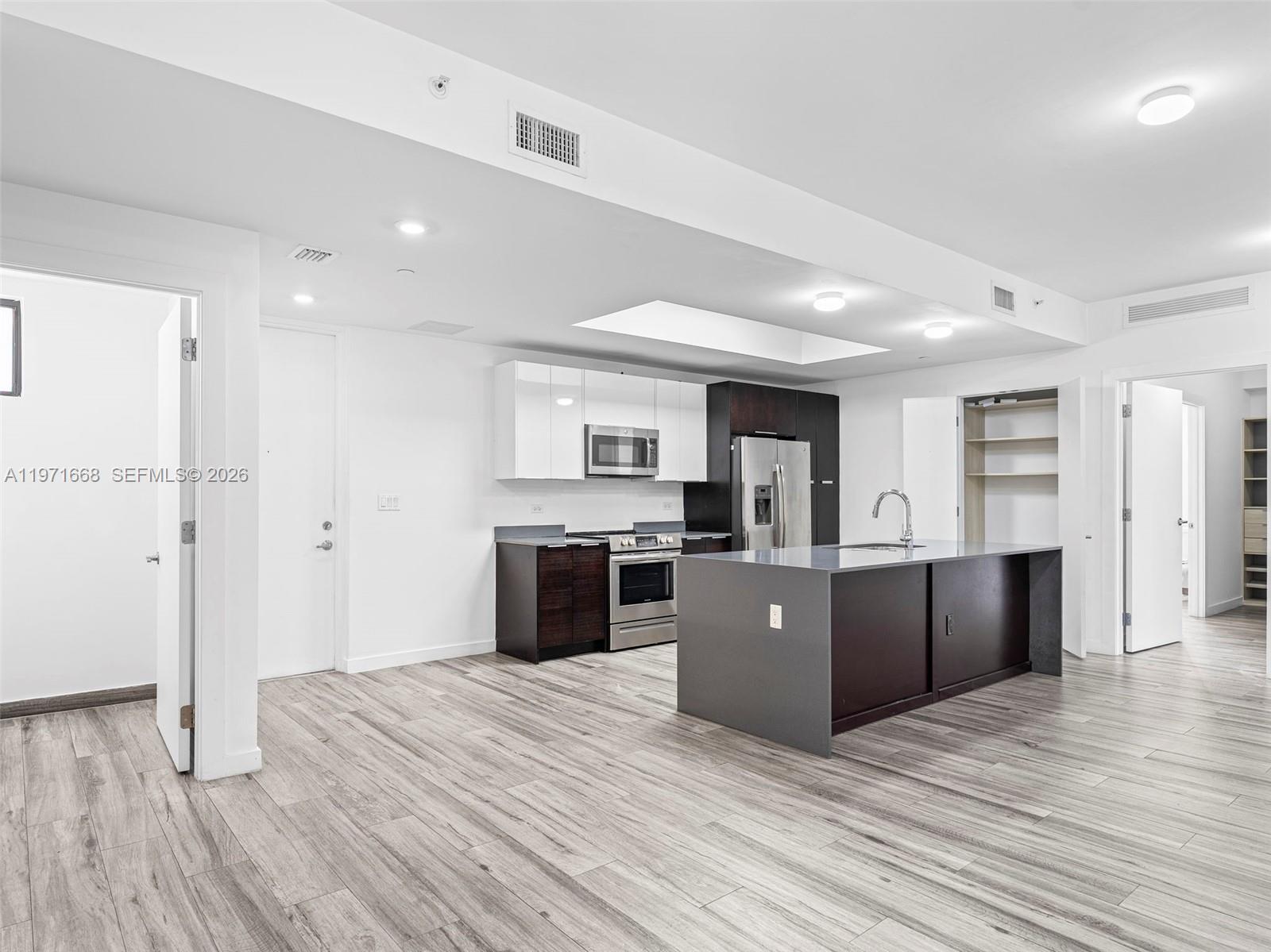L'UCCELLO CONDO - Residential Lease