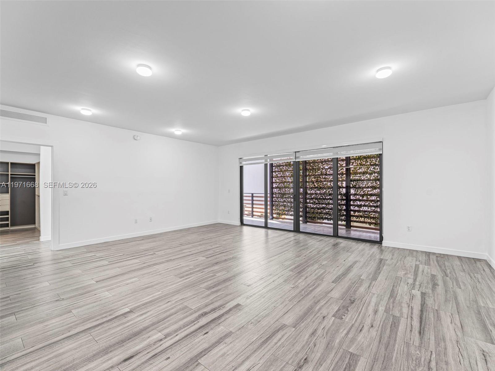 L'UCCELLO CONDO - Residential Lease