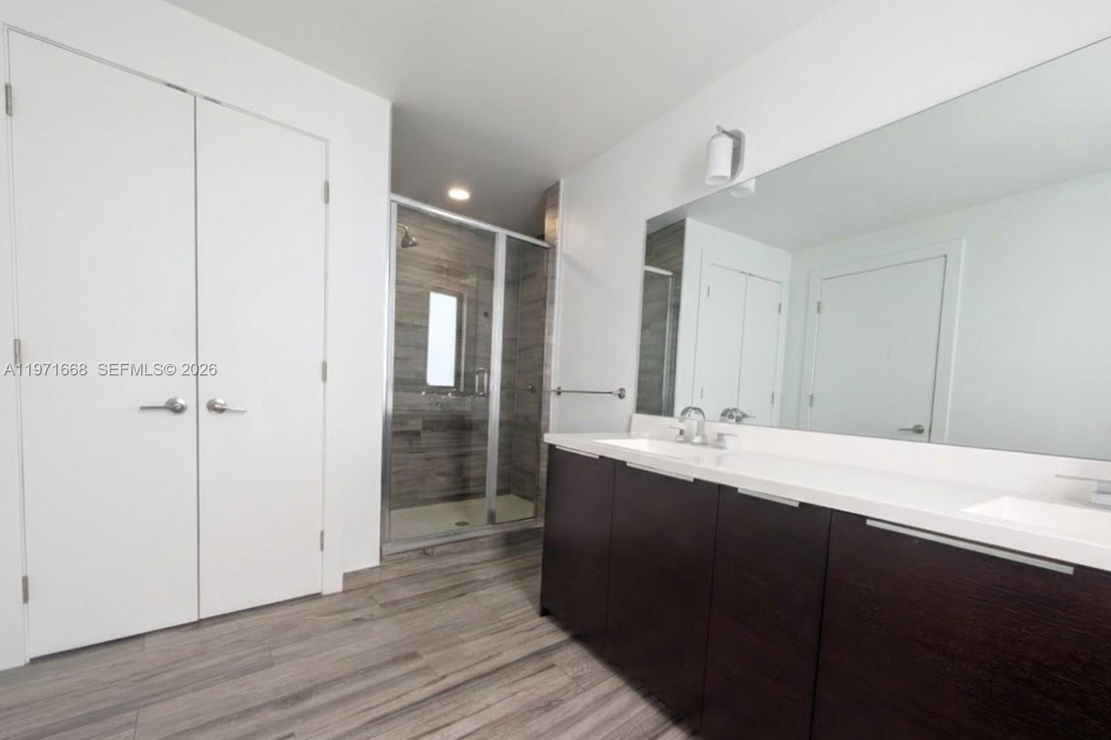 L'UCCELLO CONDO - Residential Lease