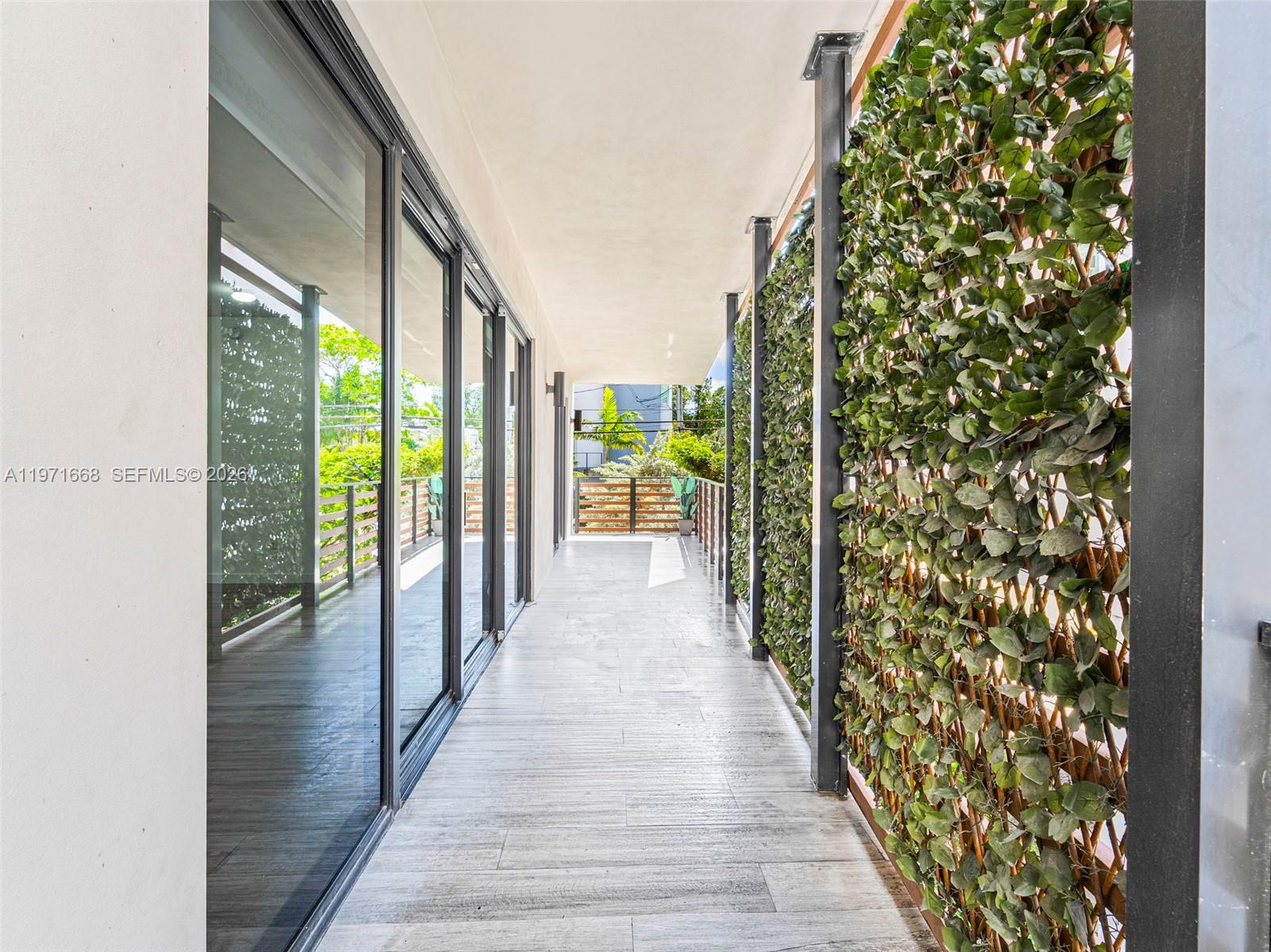 L'UCCELLO CONDO - Residential Lease