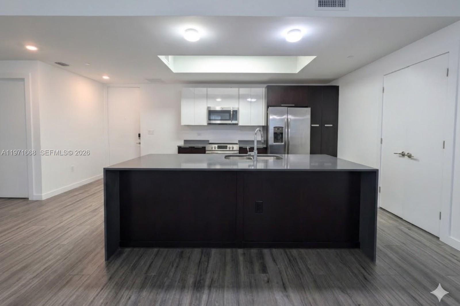 L'UCCELLO CONDO - Residential Lease