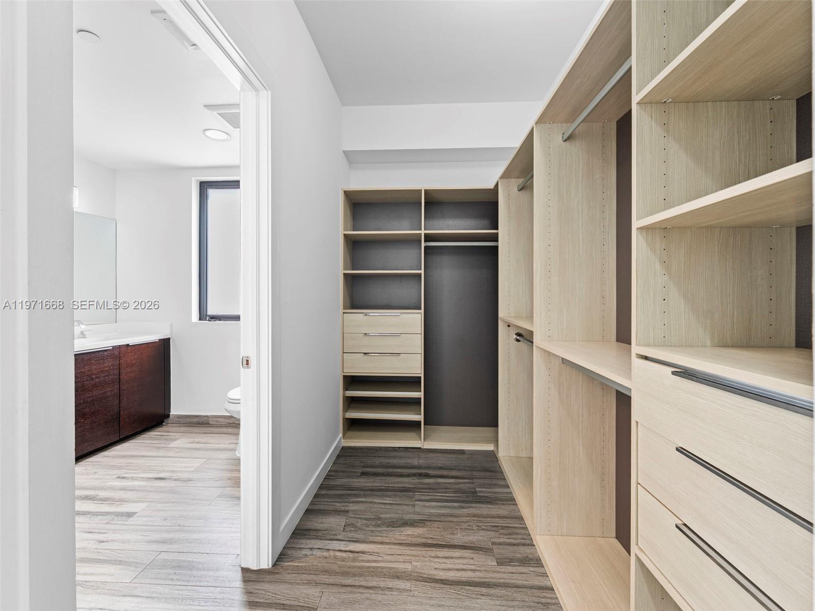 L'UCCELLO CONDO - Residential Lease