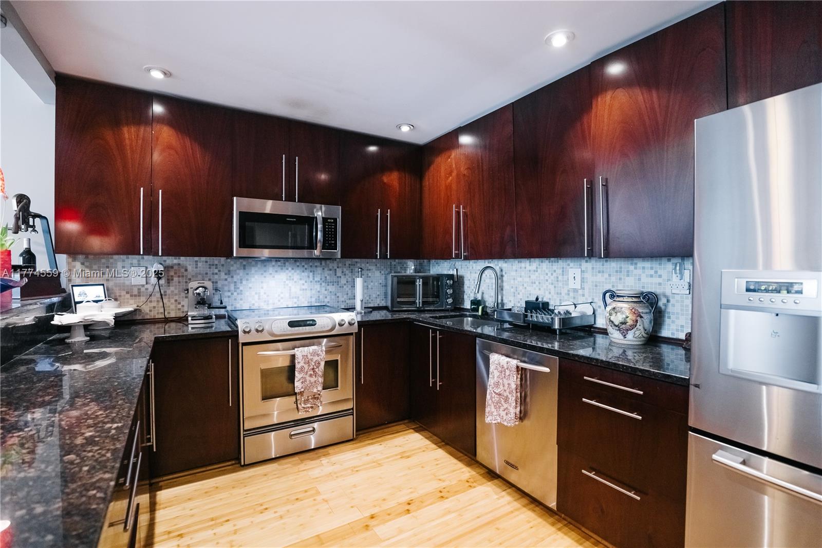 OCEANVIEW BUILDING A COND - Residential