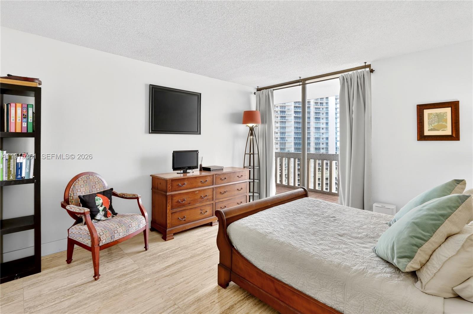 TURNBERRY TOWERS CONDO - Residential