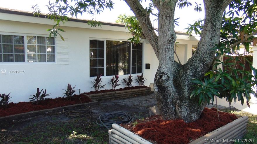 Very well kept and updated 3 bedroom/2bath in North Miami Beach.  Great location with easy access to shops, restaurants, and much more.  A MUST SEE!