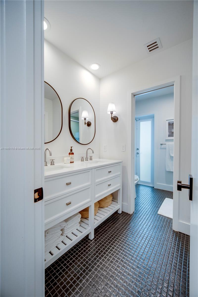 RUNAWAY PINES - Residential