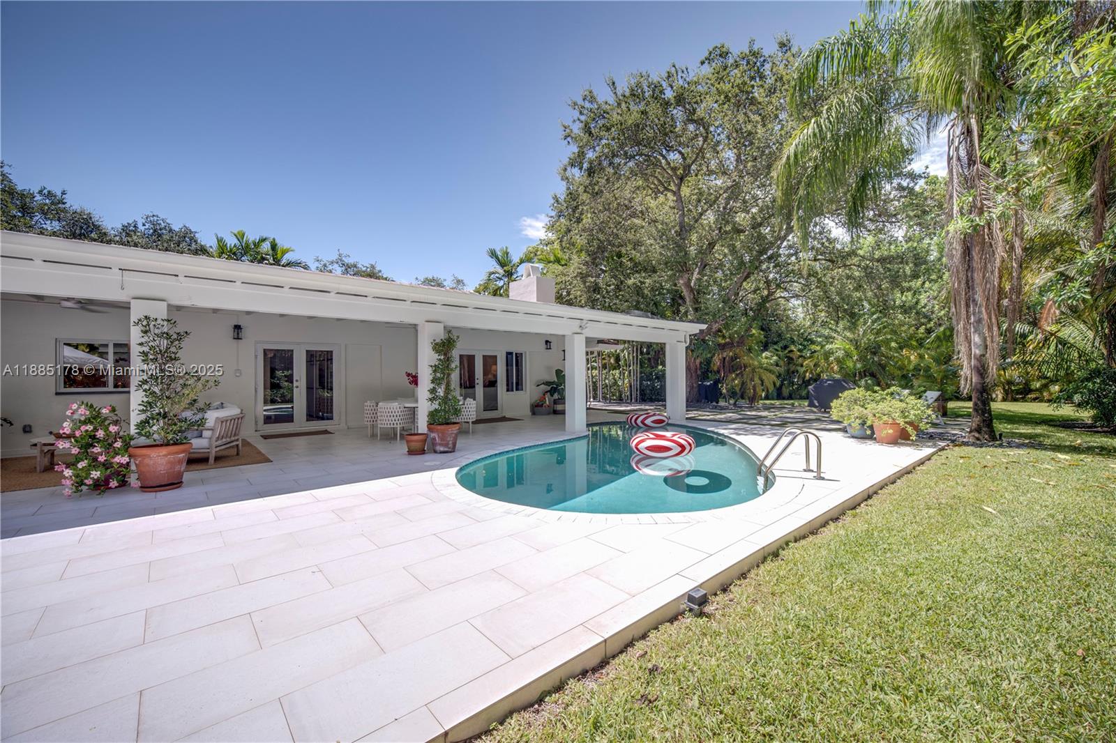 RUNAWAY PINES - Residential