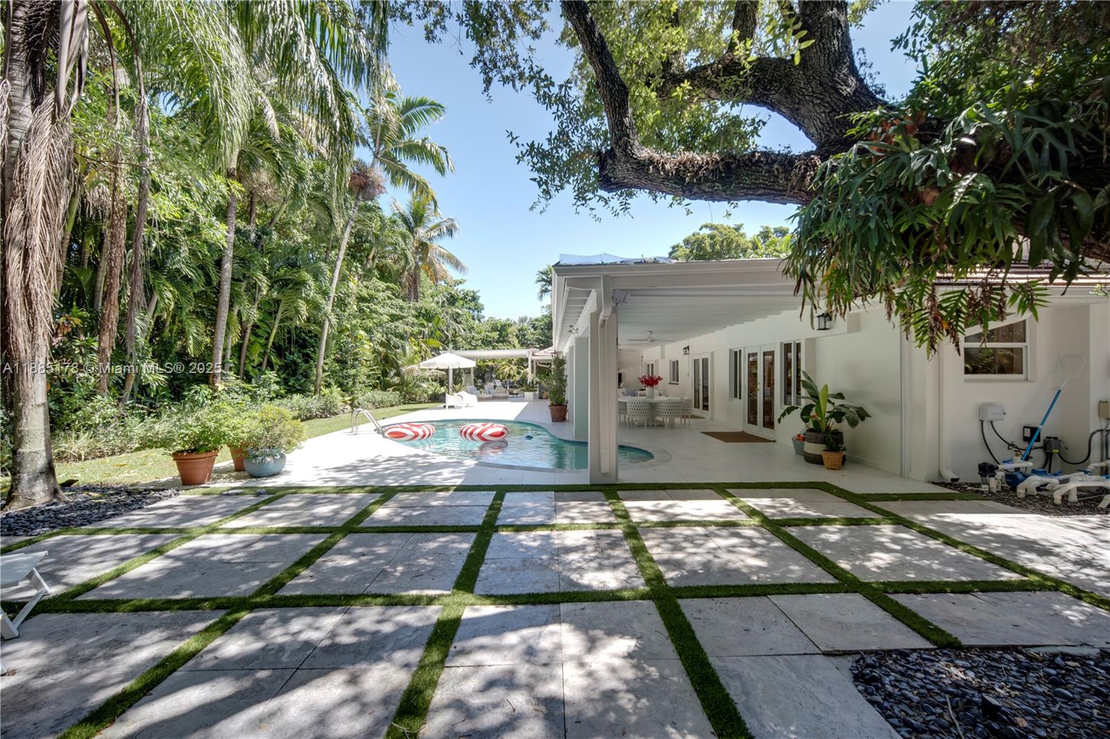 RUNAWAY PINES - Residential