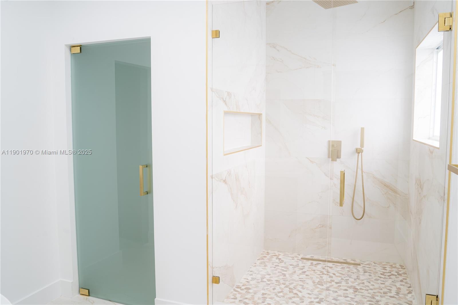 DORAL ISLES-ANTILLES - Residential Lease