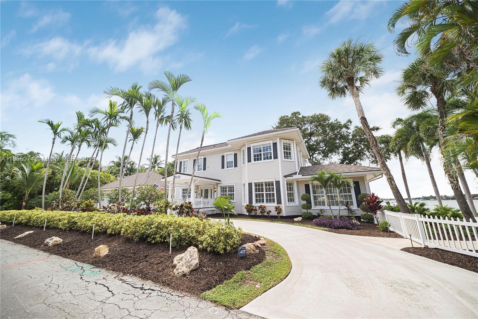 1020 Lands End Way