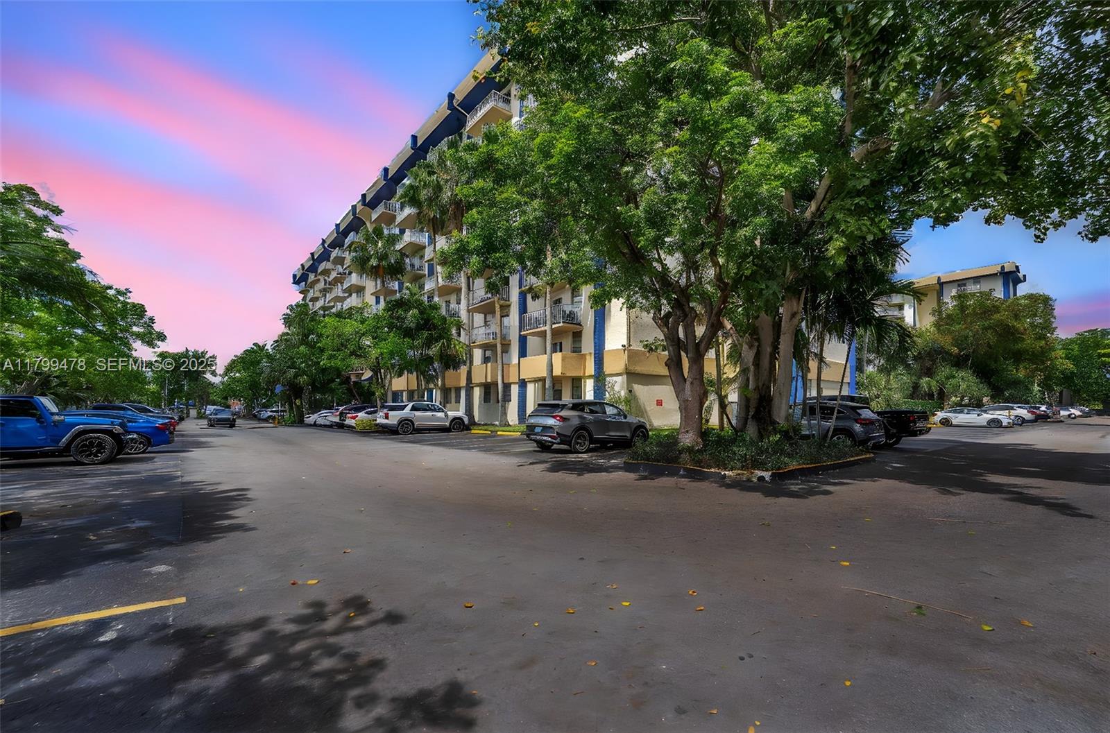 YOLANDA VILLAS CONDO - Residential